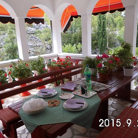 Vila Jadranka Apartments And Rooms Omišalj Екстериор снимка