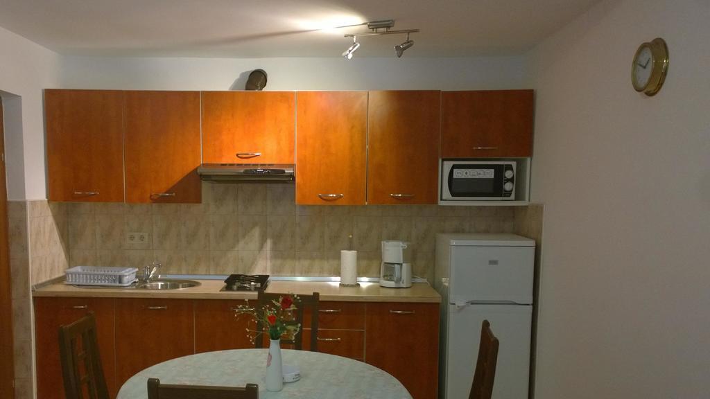 Vila Jadranka Apartments And Rooms Omišalj Стая снимка