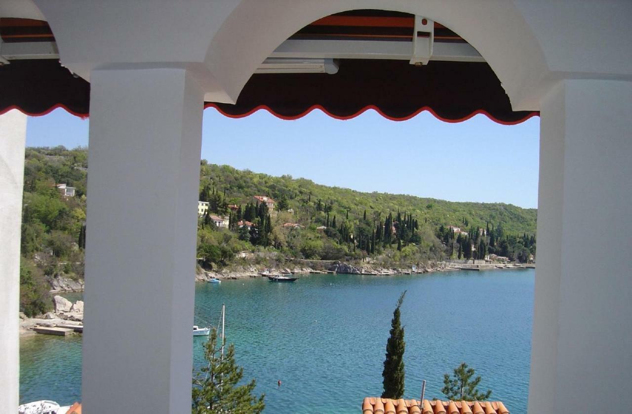 Vila Jadranka Apartments And Rooms Omišalj Екстериор снимка